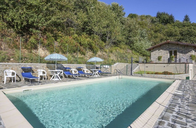 Beautiful apartment in villa for 3 guests with WIFI, pool, terrace and pets allowed