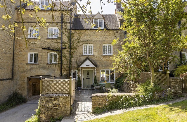 Beautiful and characterful dog friendly holiday cottage - Archway House