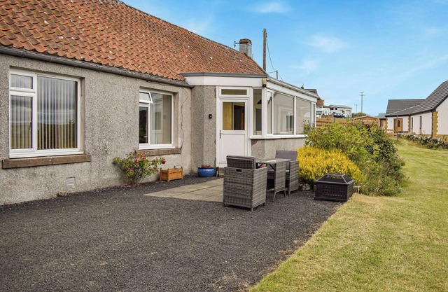 Beautiful and spacious farm cottage, with amazing views over the fields.
