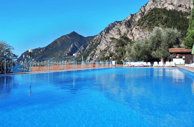 Beautiful apartment for 4 guests with A/C, WIFI, pool, hot tub, TV, terrace and parking