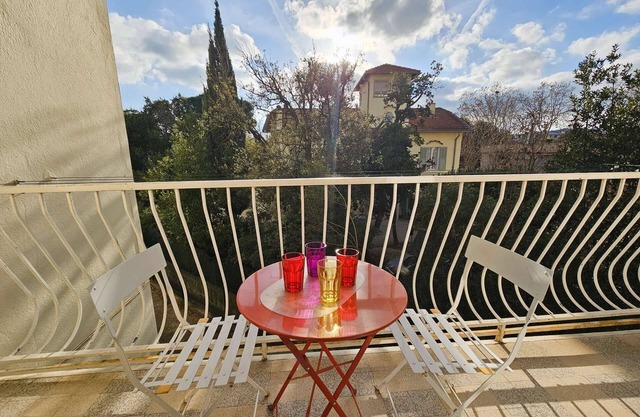 Beautiful apartment, air conditioning, WIFI, beach and shops within walking distance