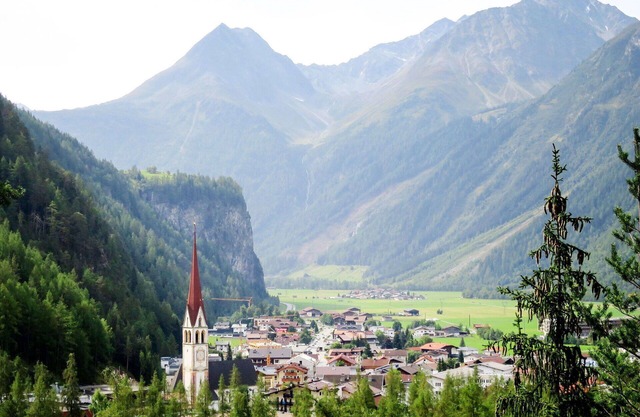 Beautiful apartment for 4 people with WIFI, pool, TV, balcony and pets allowed