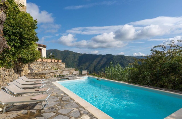 Beautiful apartment for 6 people with pool, WIFI, TV, terrace, pets allowed and panoramic view