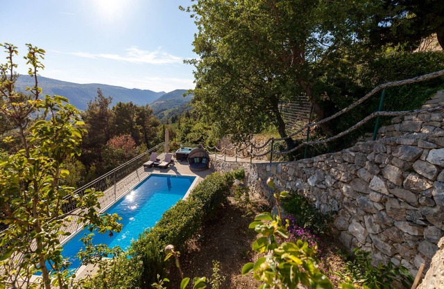 Beautiful apartment Stela with private pool and whirlpool