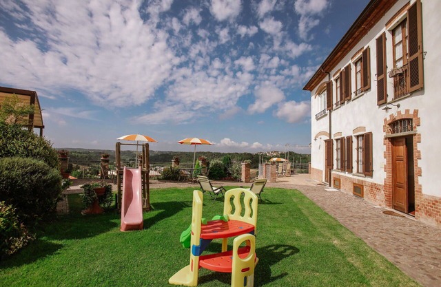 Beautiful apartment for 4 guests with pool, WIFI, A/C, TV, patio, pets allowed and parking