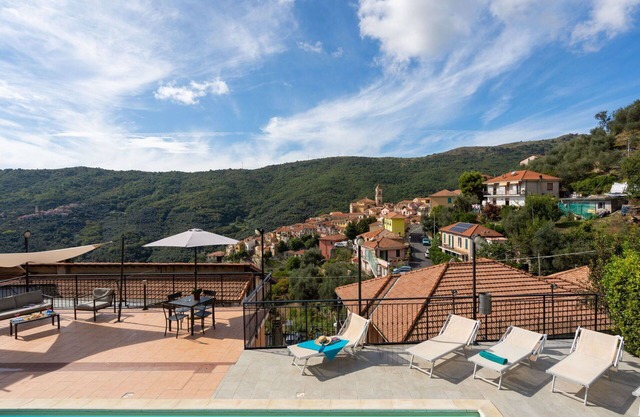 Beautiful apartment for 2 people with pool, WIFI, TV, patio and panoramic view