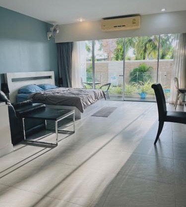 Beautiful apartment by the seaside, terrace pool, free gym