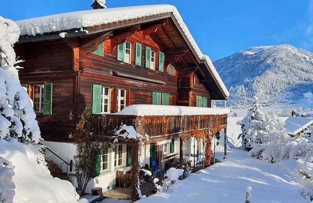 Beautiful apartment for 7 guests with WIFI, TV and balcony