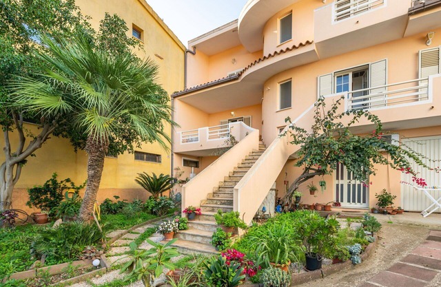 Beautiful apartment for 6 guests with hot tub, A/C, TV, balcony and panoramic view