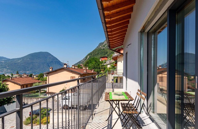 Beautiful apartment for 5 guests with WIFI, A/C, TV and balcony