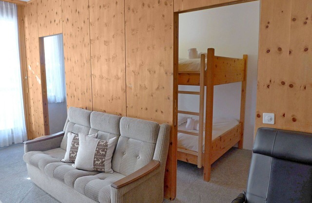 Beautiful apartment for 4 guests with WIFI, TV, balcony and pets allowed