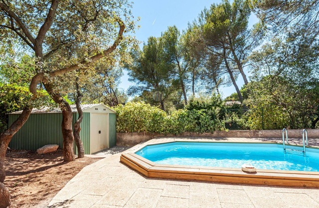 Beautiful apartment for 4 people with WIFI, pool, TV, patio and pets allowed