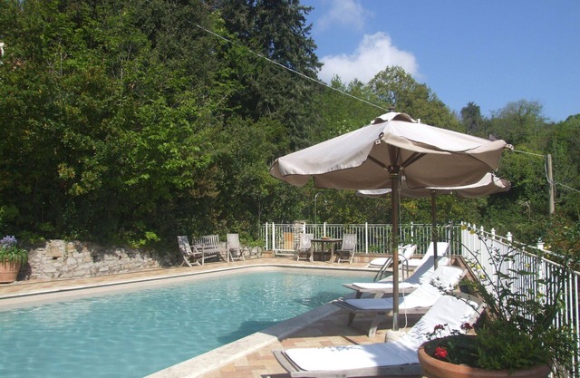 Beautiful apartment for 5 guests with WIFI, pool, TV, patio and parking