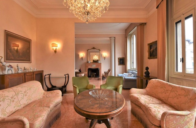 Beautiful apartment for 10 people with WIFI, A/C, TV and balcony