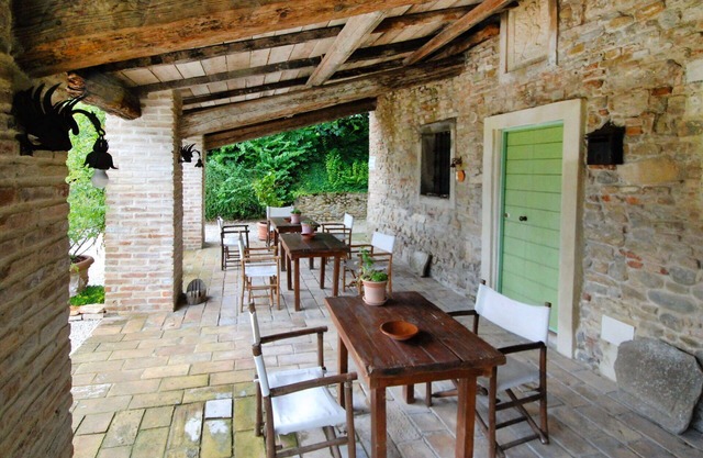 Beautiful apartment for 2 guests with WIFI, A/C, pool, TV, patio and pets allowed