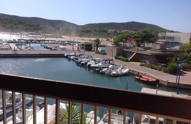 Beautiful apartment - Beach and harbor view