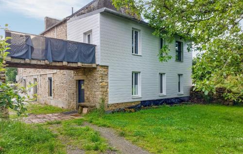 Beautiful Apartment In Saint-Evarzec