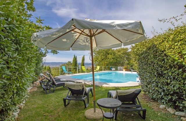 Beautiful apartment in villa with hot tub, private pool, WIFI, TV, patio, panoramic view, parking
