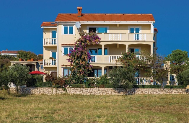 Beautiful apartment in Povljana