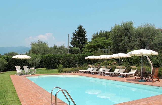 Beautiful apartment in villa for 6 people with pool, WIFI, TV, patio and pets allowed