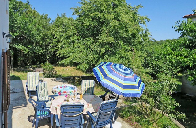 Beautiful apartment in villa for 7 guests with WIFI, TV, terrace and pets allowed