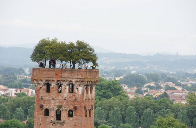 Beautiful apartment in villa for 4 guests with WIFI, pool, TV and patio