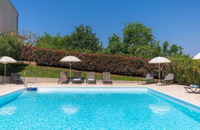 Beautiful apartment in villa for 6 people with WIFI, pool, A/C, TV, terrace and panoramic view