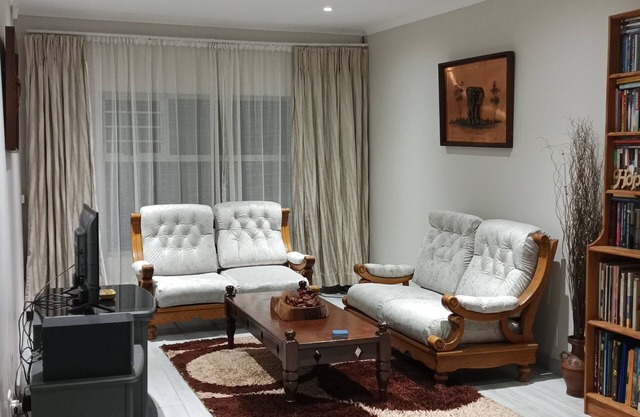 Beautiful Apartment in the heart of Pretoria. Very close to Brooklyn and Menlyn.