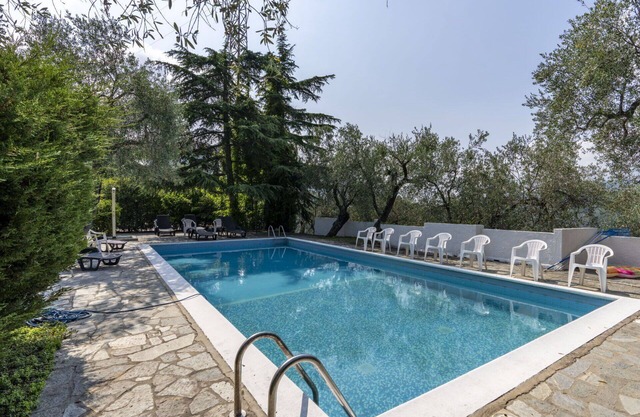 Beautiful apartment for 4 people with pool, WIFI, pets allowed, panoramic view and parking