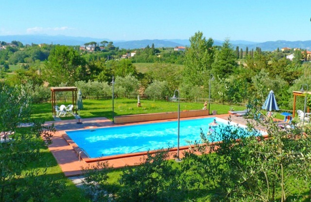 Beautiful apartment in villa for 2 guests with pool, A/C, WIFI and pets allowed