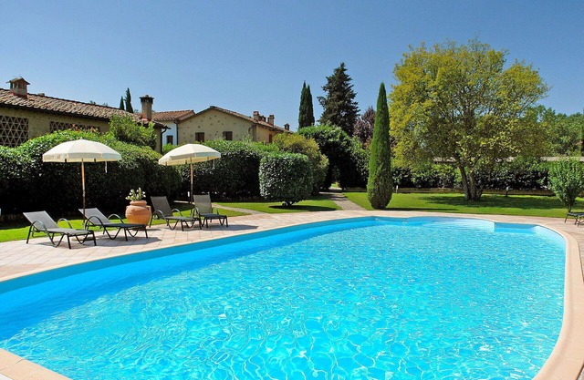 Beautiful apartment in villa with WIFI, pool, TV, terrace and pets allowed, close to San Gimignano