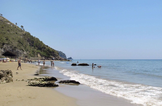 Beautiful apartment for 3 guests with pool, A/C, WIFI, TV, terrace and pets allowed