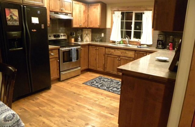 Beautiful apartment near Glacier Park, Flathead Lake, skiing, and hiking.