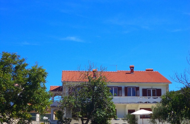 Beautiful Apartment With Balcony, Island Rab
