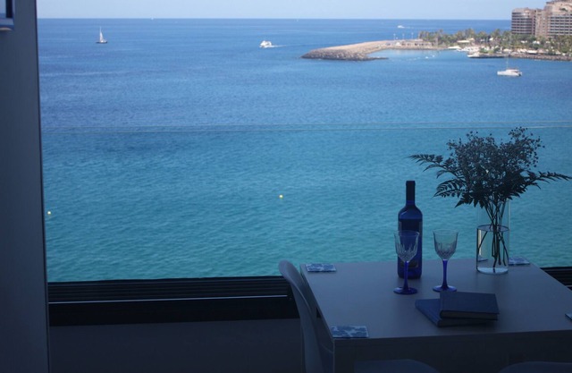 BEAUTIFUL APT. WITH SPECTACULAR SEA VIEWS
