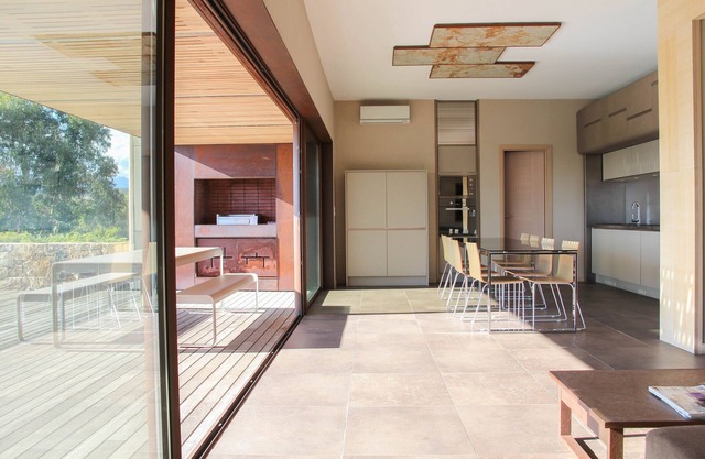 Beautiful architect-designed, contemporary villa, 4 bedrooms 8 people, with swimming pool.