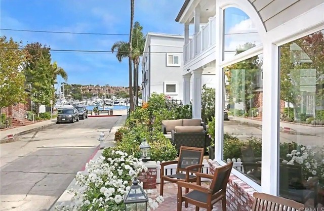 Beautiful Balboa Island Home - Steps To The Water!