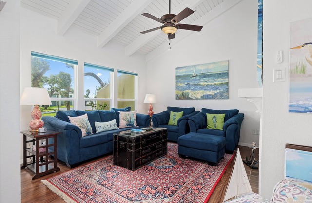 Beautiful Bay View Condo | Cozy Interior + Pool & Bay Access!