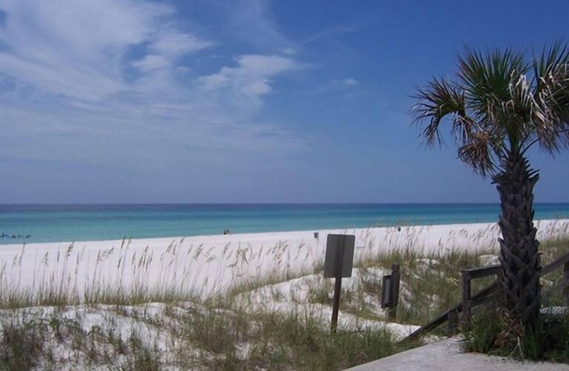 Beautiful Beach House, Directly on the Gulf, 4 BR/4 BA
