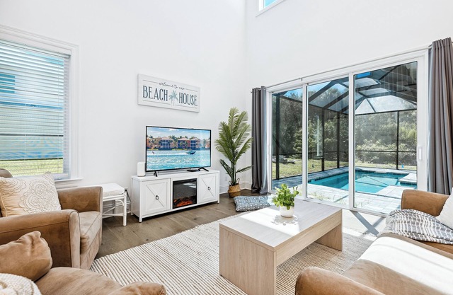 Beautiful Beach House w/Private Pool & Lanai + BBQ Grills | Pet‑Friendly 🌴