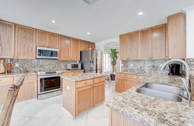Beautiful Bedroom Prestigios Silver Fall Miramar, 10 min to Hard Rock Stadium