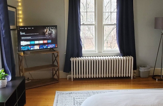 Beautiful Brick Tudor Boasting Yoga Room, Coffee Lounge, Near Shopping & Dinning