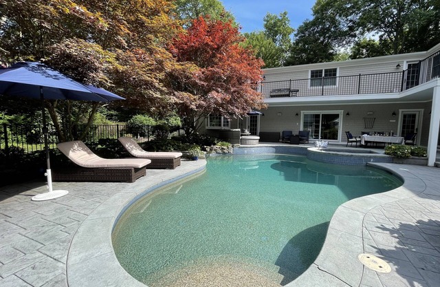 Beautiful Bristol Home across from Blithwolde Mansion