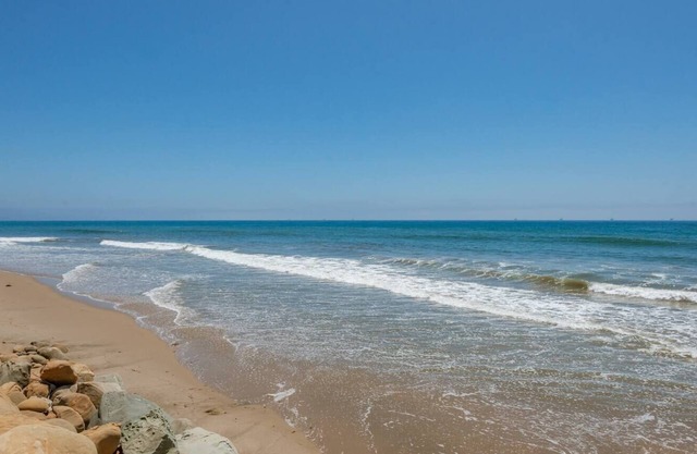 Beautiful bungalow with stunning views of Montecito Country Club!