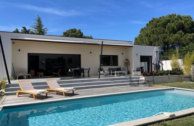 Beautiful contemporary house near Avignon and the Luberon