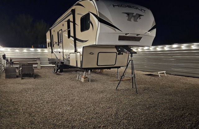 Beautiful Camper with Private Lot Near Saguaro National Park