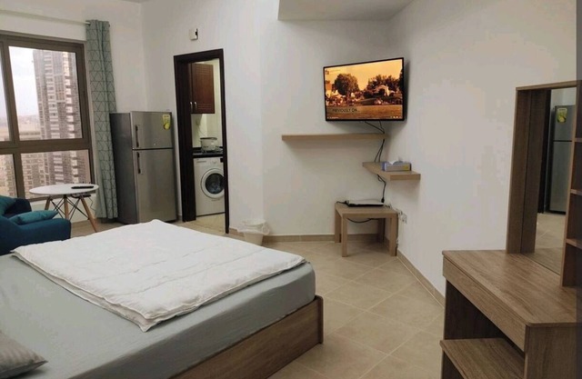 Beautiful, Central Studio With Open & Partial Sea View