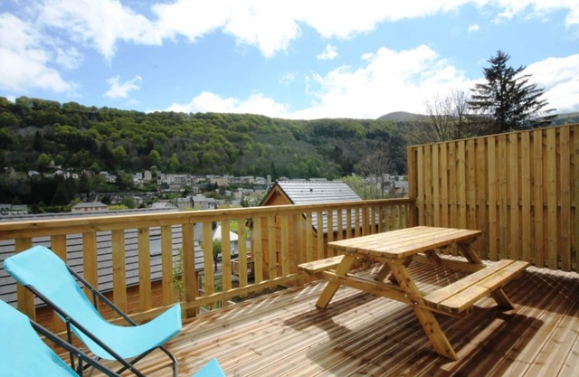 Beautiful chalet with terrace, near Mont-Dore center and ski lifts, parking and modern amenities