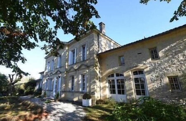 Beautiful Character Stone Family Property in the Saint-Emilion area