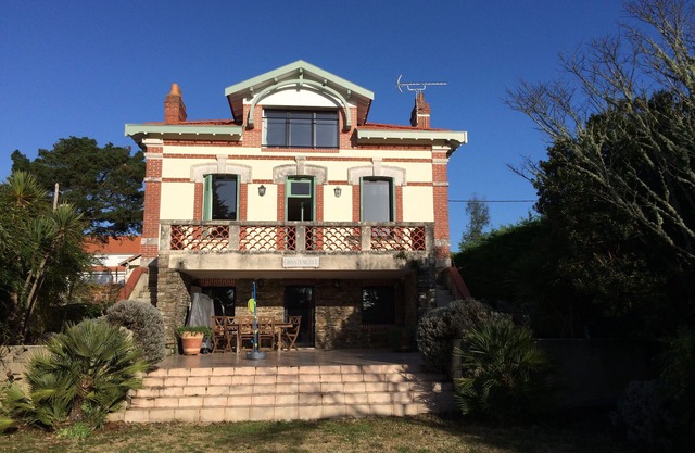 Beautiful character villa, sea view, terraces, southern exposure, garden & beach